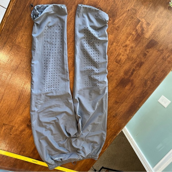 Under Armour Men’s gray athletic pants size large - Picture 9 of 11